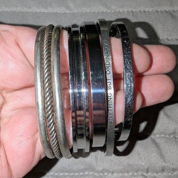 Lot of Silver Tone Metal Bracelets 4707 - Picture 1 of 6
